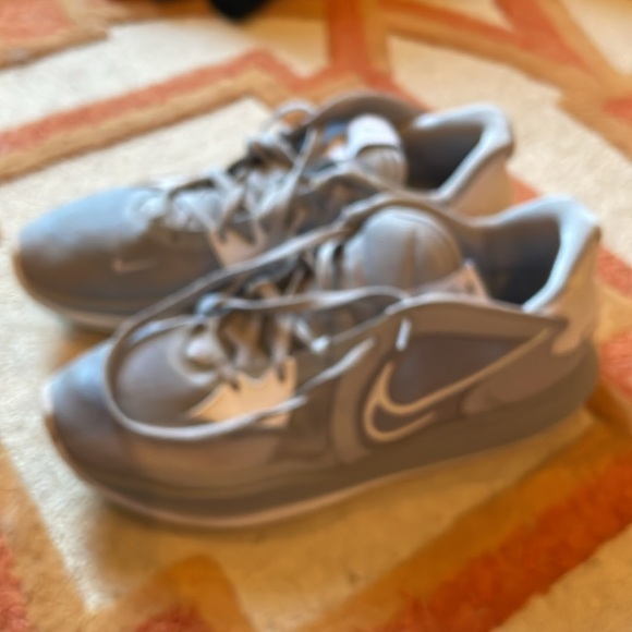 Nike Kyrie Irving Basketball Shoe Size 12 - Picture 3 of 5